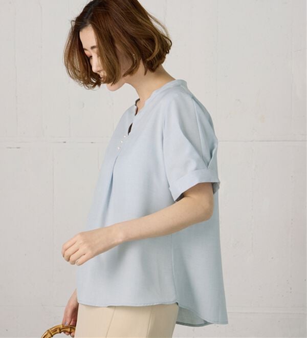 BELLUNA（ベルーナ）の「麻調合繊パール付タックデザインブラウス（ブラウス）」｜詳細画像