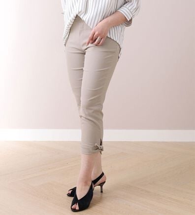 BELLUNA（ベルーナ）の「美脚ストレッチ裾リボンクロップドパンツ（クロップドパンツ）」