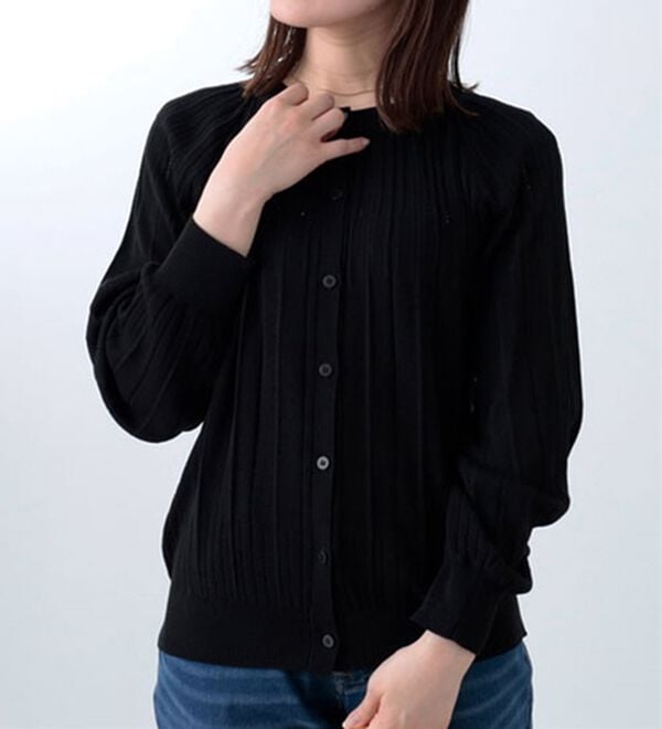 BELLUNA（ベルーナ）の「ラグラン使いプリーツカーディガン（ニットカーディガン）」｜黒