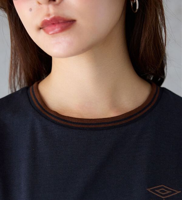 Viola e Viola（ヴィオラ エ ヴィオラ）の「【アンブロ】配色ラインロゴ刺しゅうTシャツ（カットソー）」｜詳細画像