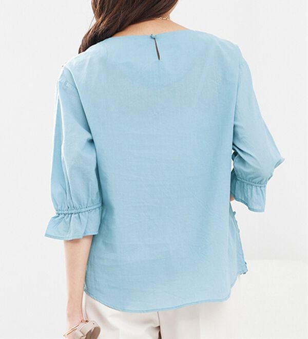 BELLUNA（ベルーナ）の「【店舗・ネット限定】モチーフレース使い袖ギャザーブラウス（ブラウス）」｜詳細画像