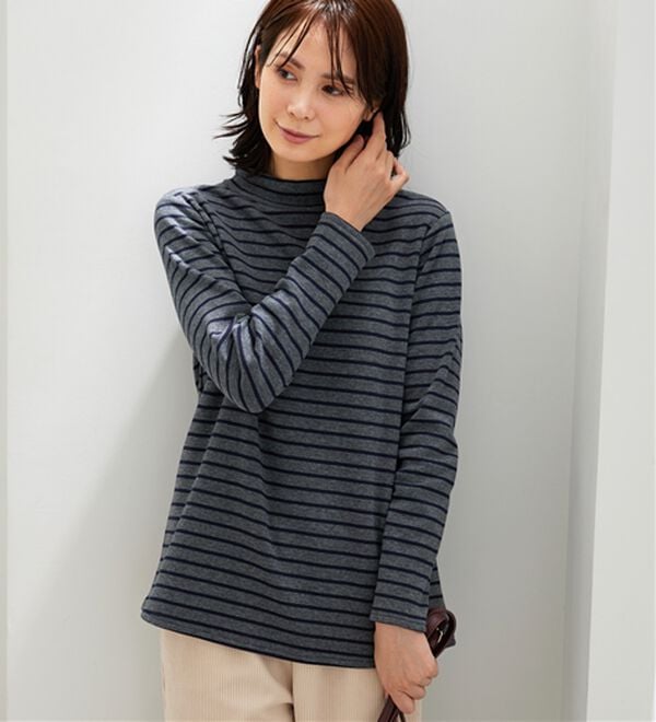 BELLUNA（ベルーナ）の「ふわふわ裏ファーハイネックプルオーバー（カットソー）」｜杢グレー&times;ネイビー