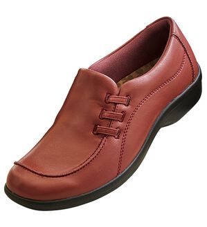 BELLUNA（ベルーナ）の「＜トパーズ＞滑りにくいオブリークシューズ（スリッポン）」｜レンガ