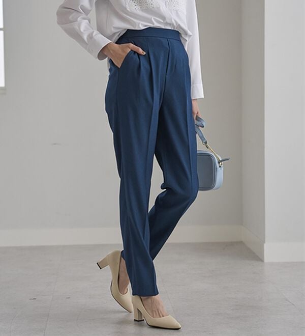 BELLUNA（ベルーナ）の「すっきり見えタックテーパードパンツ（フルレングスパンツ）」｜詳細画像