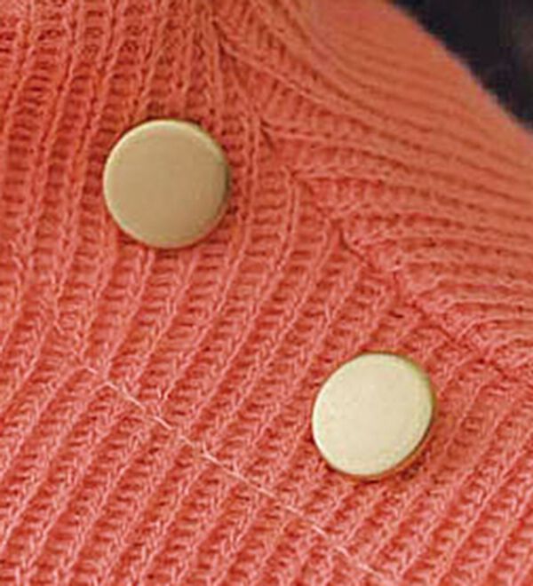 BELLUNA（ベルーナ）の「ニット見え素材肩ボタンプルオーバー（カットソー）」｜詳細画像