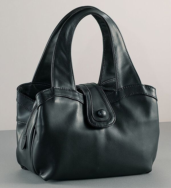 BELLUNA（ベルーナ）の「牛革フォーマルバッグ（ハンドバッグ）」｜ブラック