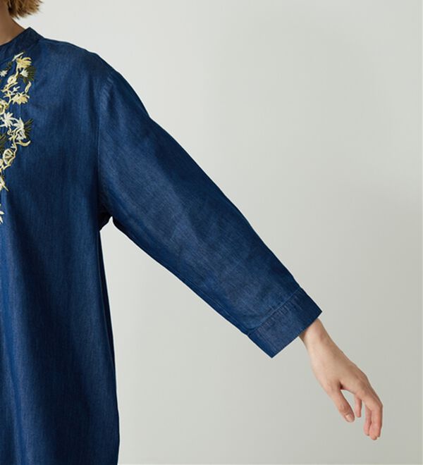 BELLUNA（ベルーナ）の「デニム素材華やか刺しゅうワンピース（その他ワンピース）」｜詳細画像