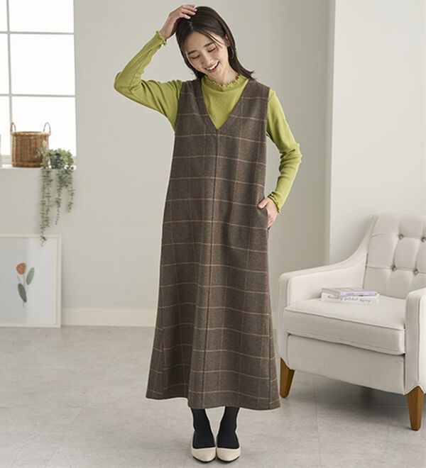 BELLUNA（ベルーナ）の「《ＨｕｇＲｅａｍコットン》Ｖネックジャンパースカート（ジャンパースカート）」｜詳細画像