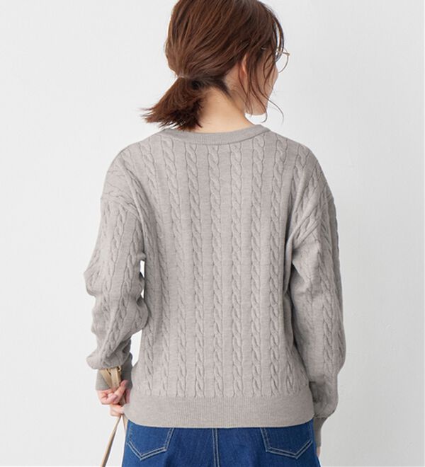 Viola e Viola（ヴィオラ エ ヴィオラ）の「洗えるもちもちロゴ刺しゅうケーブルニット（ニット・セーター）」｜詳細画像