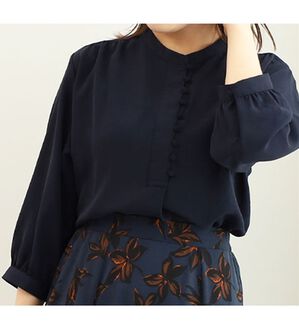 BELLUNA（ベルーナ）の「ビンテージ調くるみボタン使いチュニック（チュニック）」｜ネイビー