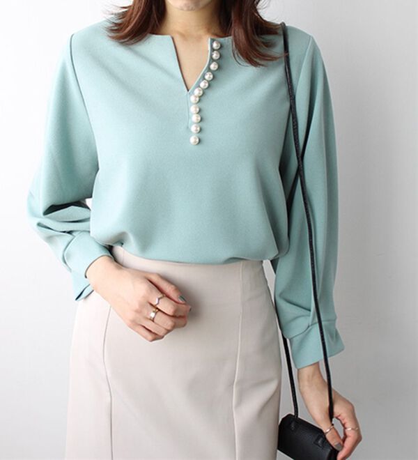 GeeRA（ジーラ）の「パール調ビーズ付キーネックブラウス（ブラウス）」｜詳細画像