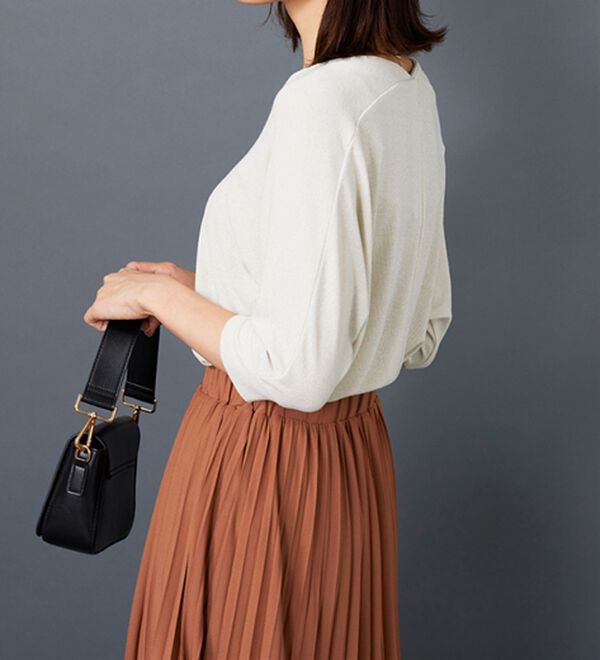 BELLUNA（ベルーナ）の「ラメ調ドルマンプルオーバー（カットソー）」｜詳細画像