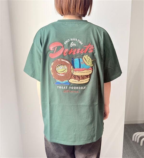 BELLUNA（ベルーナ）の「＜Ｄｉｓｎｅｙ＞【エイリアン】バックサガラ刺しゅうワイドシルエットＴシャツ（Tシャツ）」｜詳細画像
