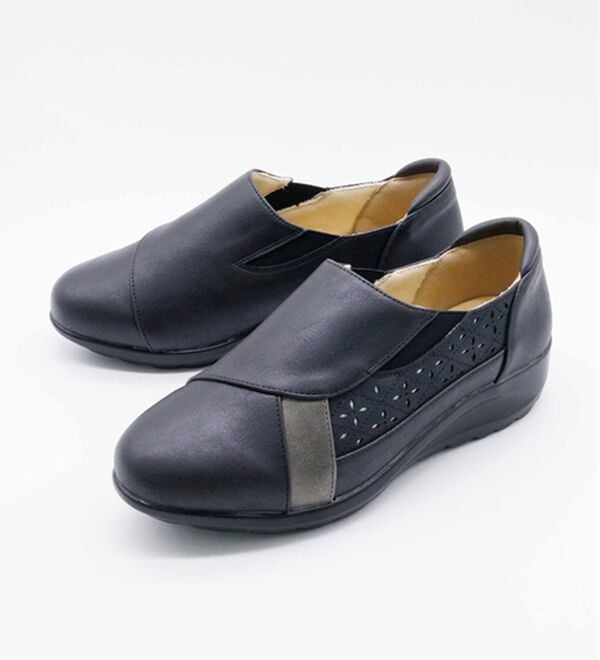 BELLUNA（ベルーナ）の「５Ｅカットワーク切替スリッポンシューズ（スリッポン）」｜詳細画像