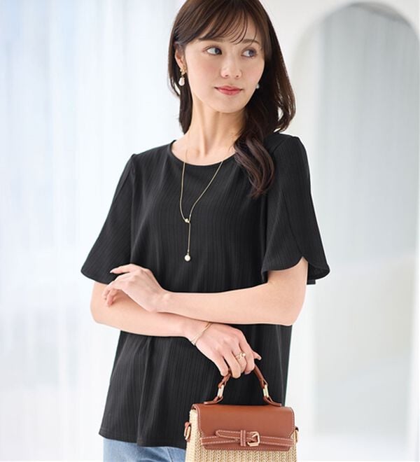 alotta（アロッタ）の「【4つの機能付】ひんやりチューリップ袖ブラウスTシャツ（カットソー）」｜ブラック