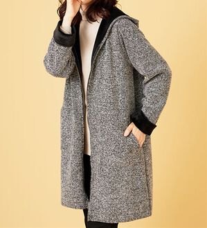 BELLUNA（ベルーナ）の「裏ベロア素材フードデザインコート（ロングコート）」｜黒系