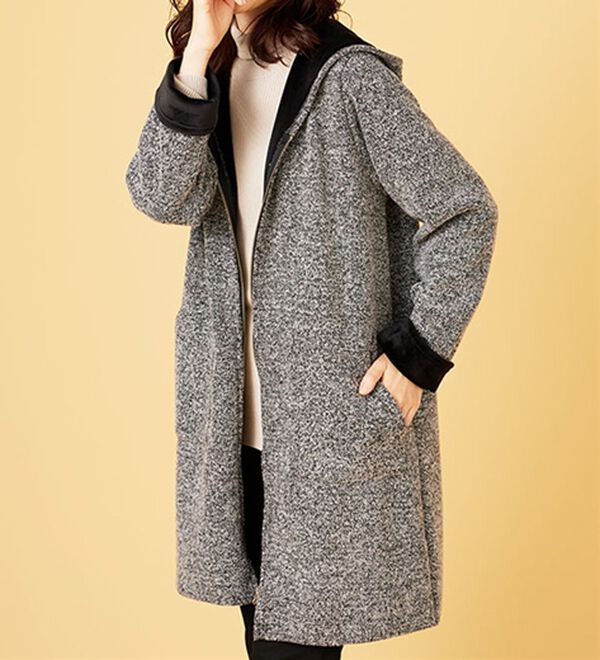 BELLUNA（ベルーナ）の「裏ベロア素材フードデザインコート（ロングコート）」｜黒系