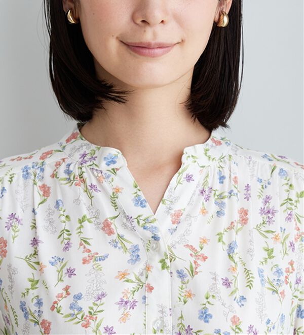 BELLUNA（ベルーナ）の「レーヨン素材ギャザー使いプリントブラウス（ブラウス）」｜詳細画像