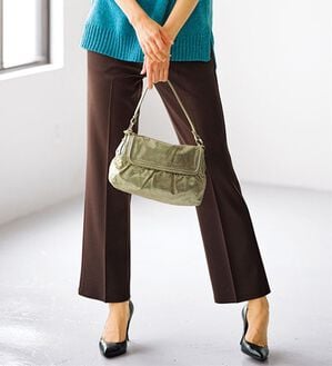 BELLUNA（ベルーナ）の「ジョーゼット素材フレアーパンツ（フルレングスパンツ）」｜ダークブラウン