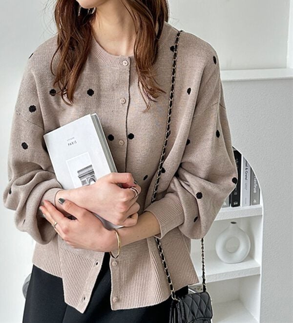 GeeRA（ジーラ）の「ドット柄カーディガン（ニットカーディガン）」｜詳細画像