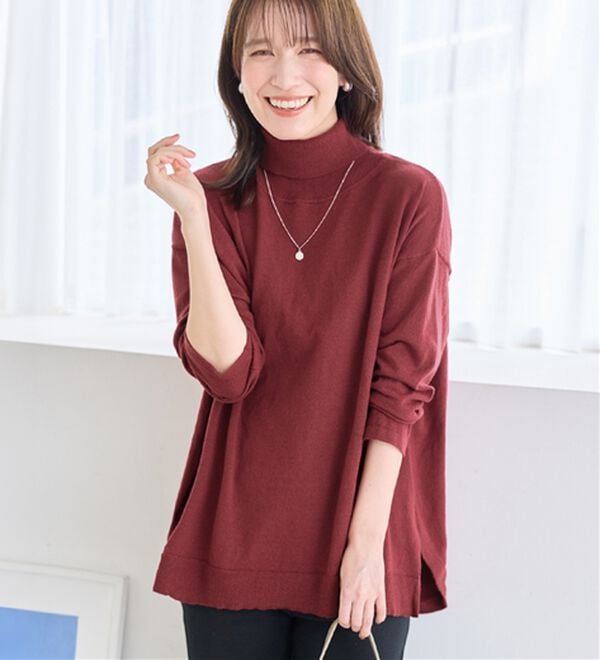 Viola e Viola（ヴィオラ エ ヴィオラ）の「ゆったり着られるハイネックニットチュニック（チュニック）」｜ボルドー