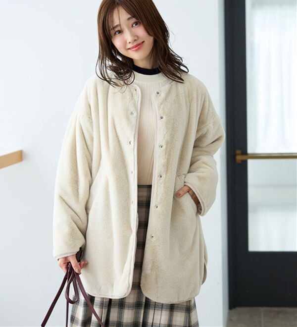 BELLUNA（ベルーナ）の「着こなし２通り！キルト&times;フェイクファーリバーシブルコート（ハーフコート）」｜詳細画像