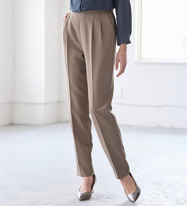BELLUNA（ベルーナ）の「すっきり美脚タックテーパードパンツ（フルレングスパンツ）」｜詳細画像