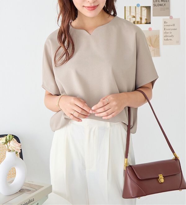 alotta（アロッタ）の「着痩せが叶うドルマンスリーブきれいめカットソー（カットソー）」｜詳細画像