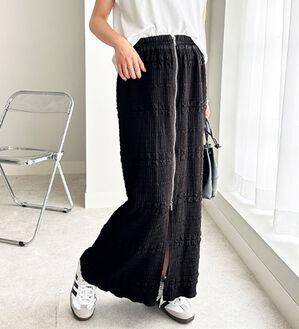 GeeRA（ジーラ）の「フロントジップカットスカート（ミニスカート）」｜ブラック