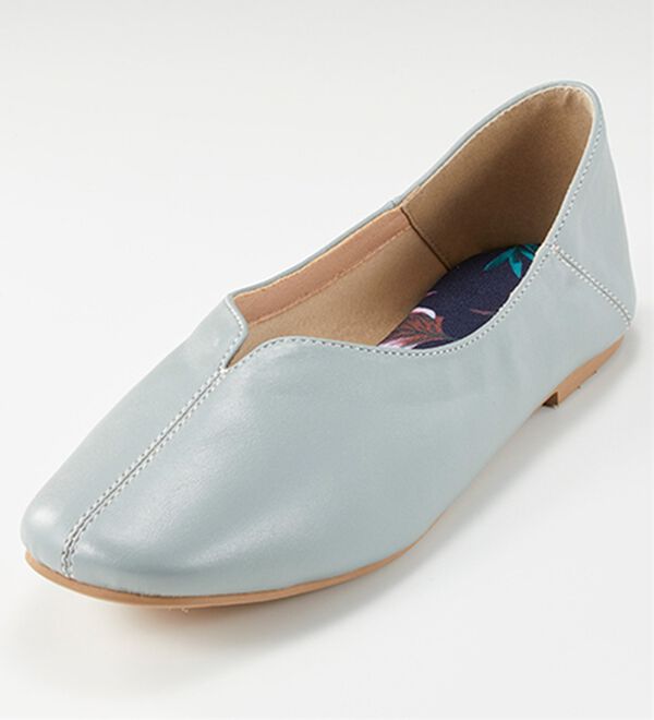 BELLUNA（ベルーナ）の「美ラインカッティングチラリ花柄パンプス（パンプス）」｜ブルー