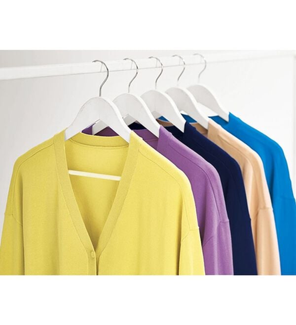 BELLUNA（ベルーナ）の「ボタン使いＶネックカーディガン（ニットカーディガン）」｜詳細画像