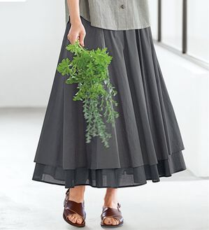 BELLUNA（ベルーナ）の「ふわりと揺れる綿素材フレアースカート（ロングスカート）」｜チャコール
