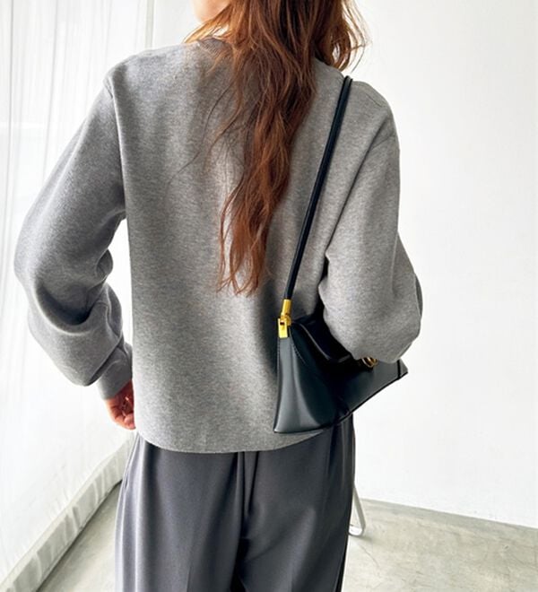 GeeRA（ジーラ）の「ロングシーズン使える！ゴールド調ボタンニットカーデ（ニットカーディガン）」｜詳細画像