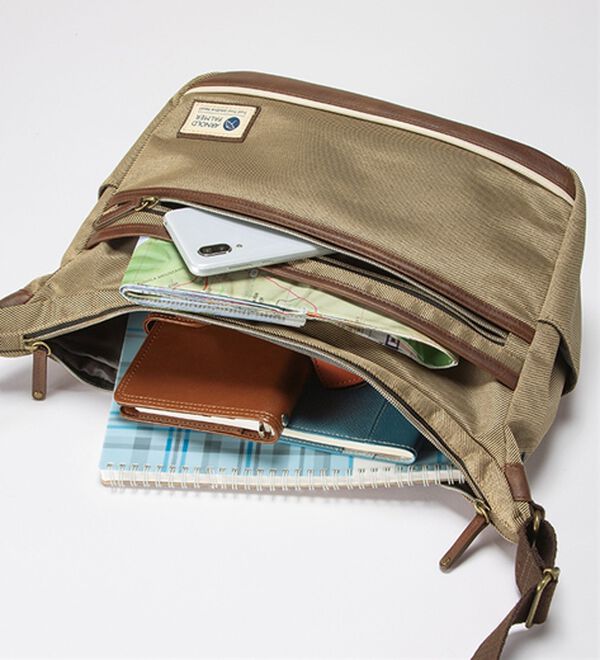「＜アーノルド　パーマー＞収納上手なクロスボディバッグ（メンズボディバッグ・ウエストポーチ）」｜詳細画像