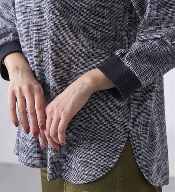 BELLUNA（ベルーナ）の「スラブ素材リブ使いブラウス（ブラウス）」｜詳細画像