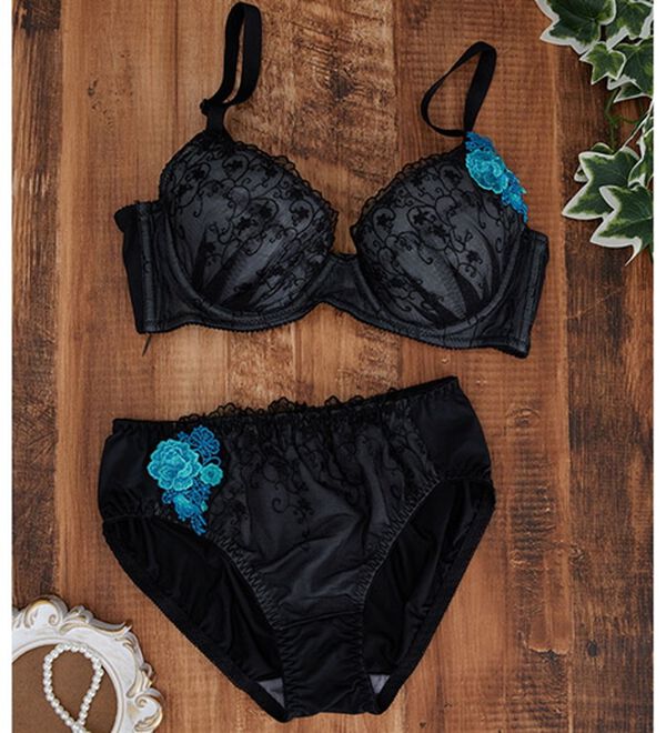 LAVIENNE（ラヴィエンヌ）の「大人のプチプラブラ＆ショーツ（ブラジャー＆ショーツセット）」｜花モチーフブラック