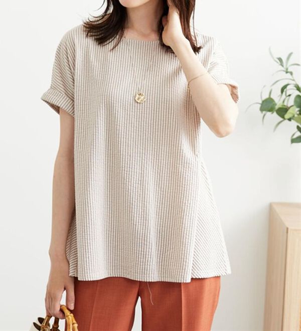 BELLUNA（ベルーナ）の「ニットサッカー素材ペプラムプルオーバー（カットソー）」｜詳細画像