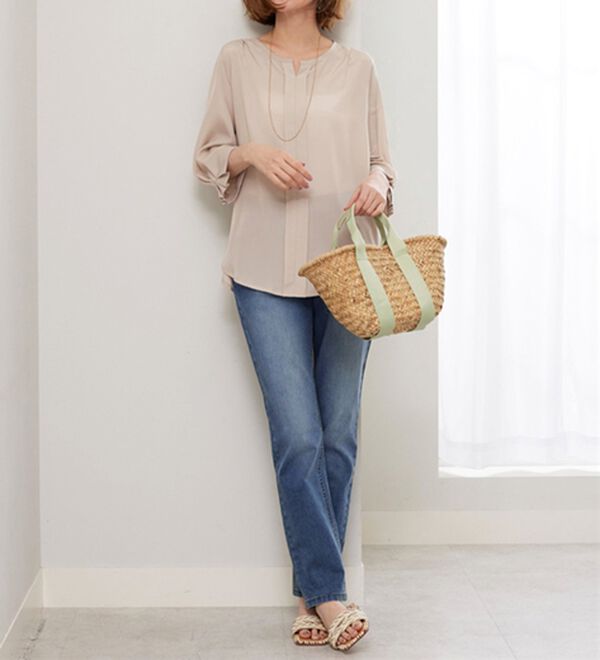 BELLUNA（ベルーナ）の「ひんやり機能付！袖タックキーネックブラウス（ブラウス）」｜詳細画像