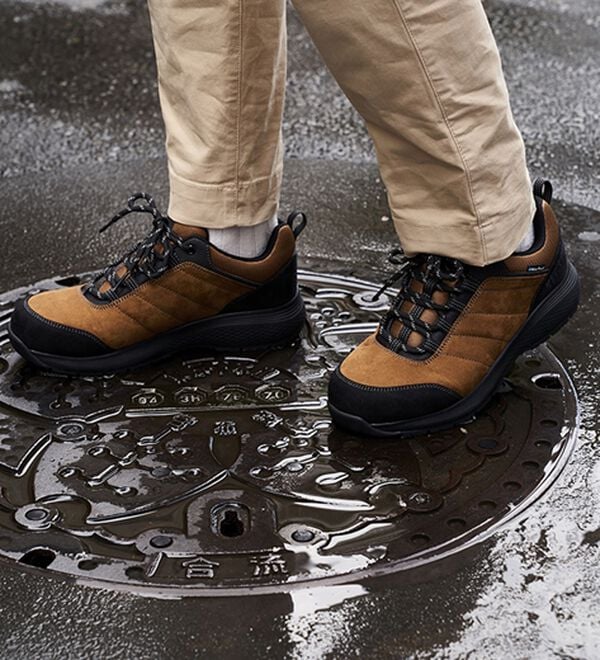 「＜ダンロップ・リファインド＞雨の日にも安心の晴雨兼用ウォーカー（メンズスニーカー）」｜詳細画像