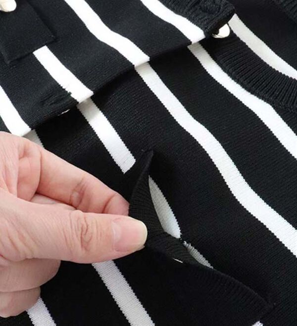 Pierrot（ピエロ）の「上品見えスポンジニットゴールドボタンカーディガン（ニットカーディガン）」｜詳細画像