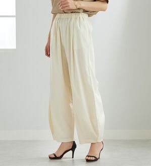 BELLUNA（ベルーナ）の「【接触冷感！】高見えサテン風カーブパンツ（ワイドパンツ・ガウチョ）」｜オフ白