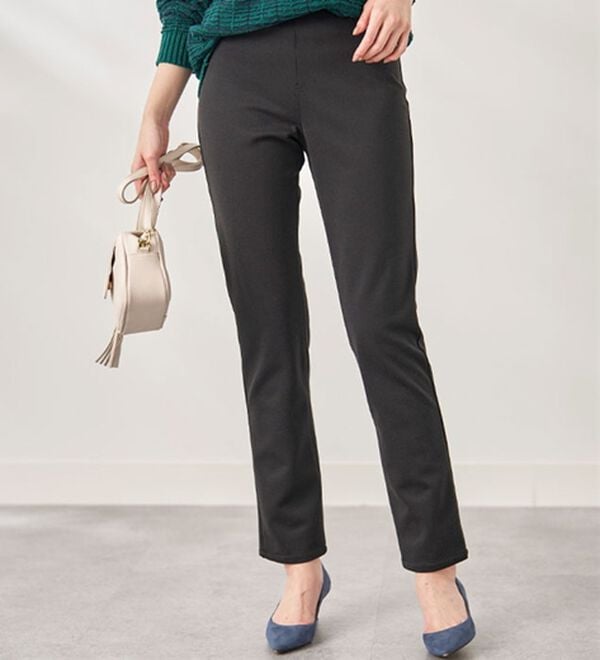 BELLUNA（ベルーナ）の「防風&times;ストレッチ素材ストレートパンツ（フルレングスパンツ）」｜黒