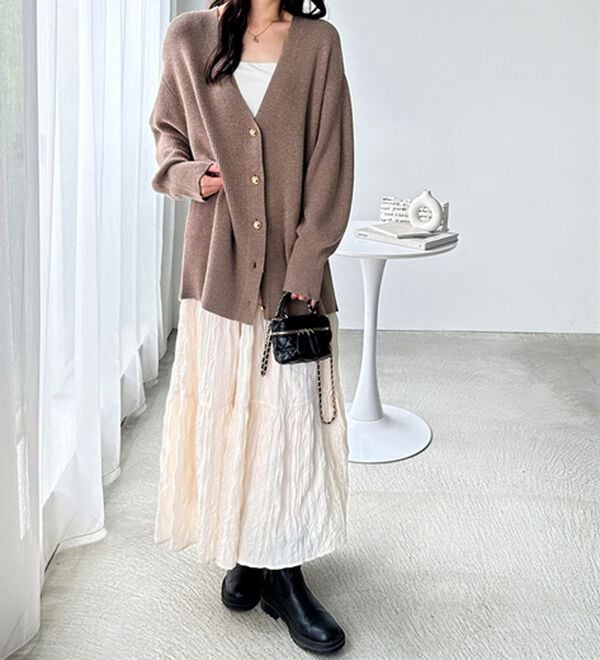 GeeRA（ジーラ）の「畦編みＶネックゴールドボタンカーディガン（その他カーディガン）」｜詳細画像