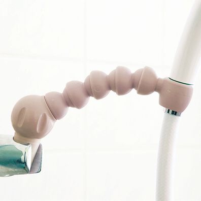 「ヘッドの向きが自在！ユニバーサルシャワーフック（バス用品）」