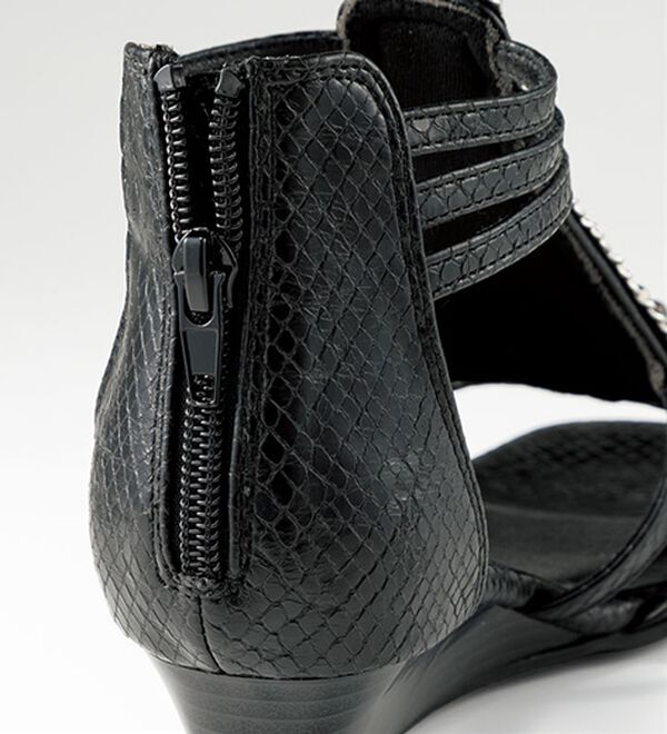 BELLUNA（ベルーナ）の「煌めくスパンコールビジューサンダル（サンダル・ミュール）」｜詳細画像