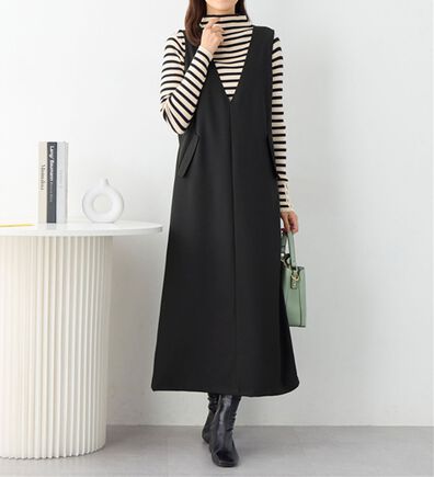 Viola e Viola（ヴィオラ エ ヴィオラ）の「細見え深Vジャンパースカート（ジャンパースカート）」