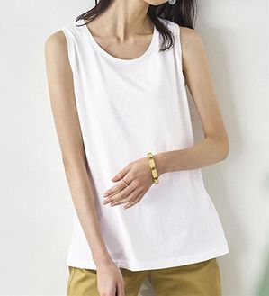 BELLUNA（ベルーナ）の「ヒンヤリ綿１００％大人顔タンクトップ（タンクトップ・キャミソール）」｜オフ白