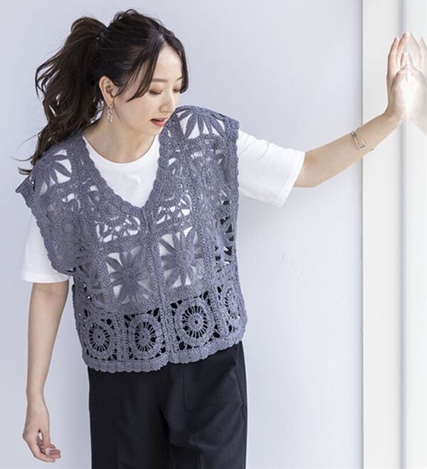 BELLUNA（ベルーナ）の「Ｔシャツに重ねるかぎ針風ベスト（ベスト）」｜詳細画像
