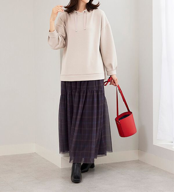 BELLUNA（ベルーナ）の「上品見えとろみワイドネックプルオーバー（カットソー）」｜詳細画像