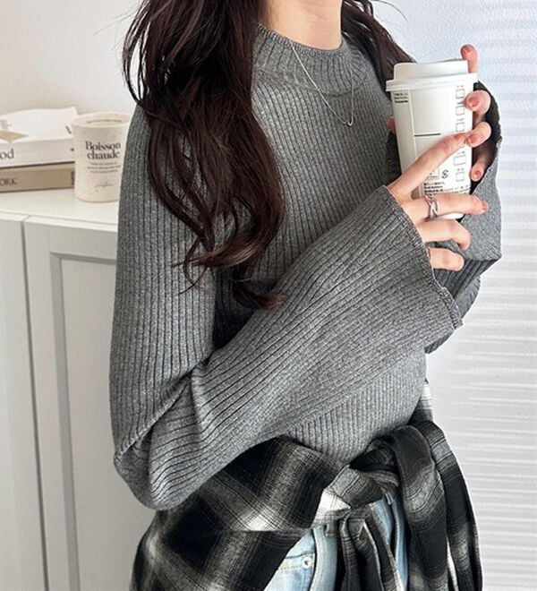 GeeRA（ジーラ）の「フレア袖ラメリブショートニットトップス（ニット・セーター）」｜チャコール